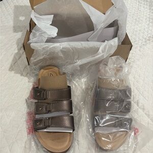 Clarks womans Triple Strap Brown Sandals 9.5W